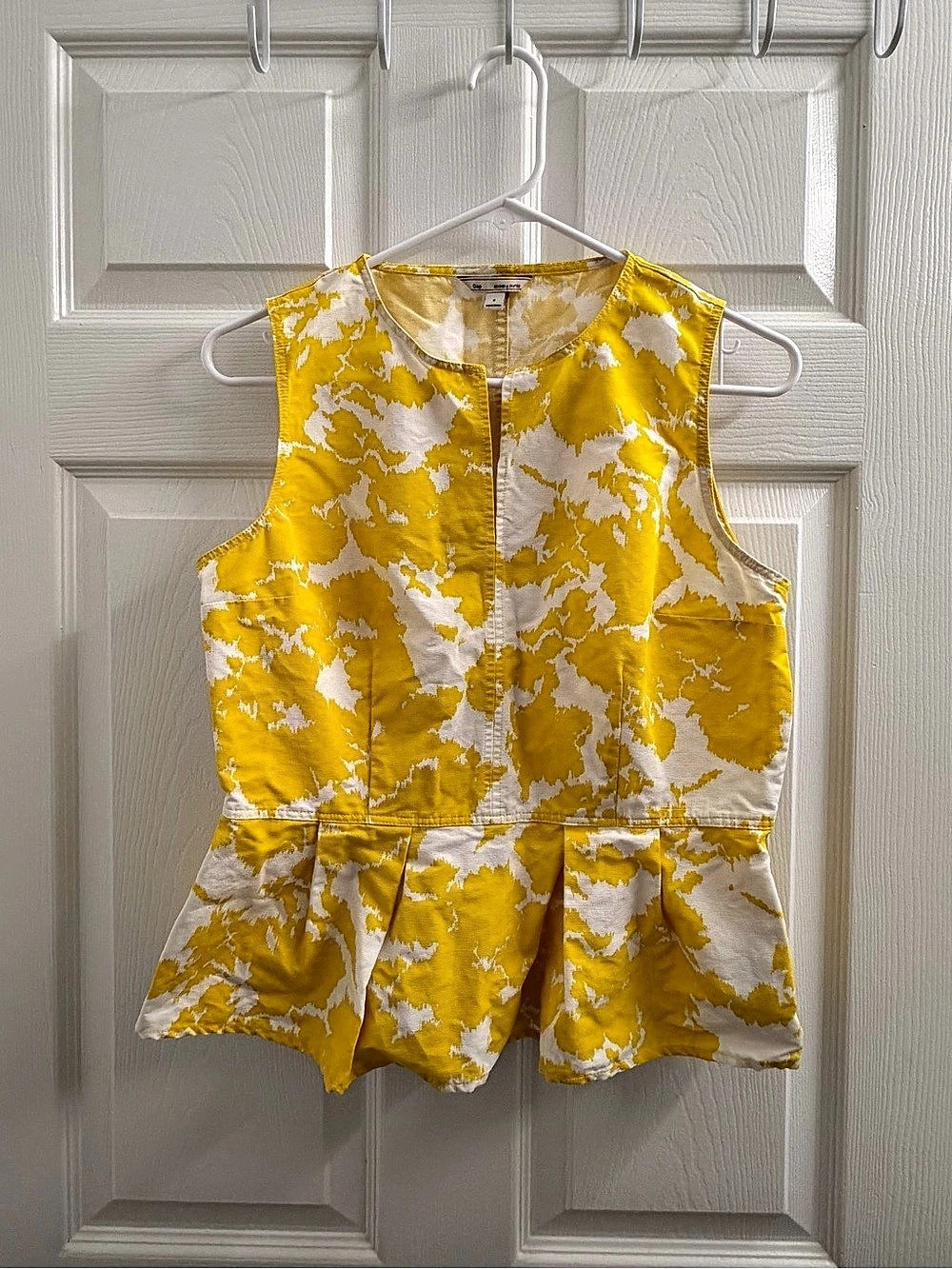 Gap Yellow & White Abstract Peplum Top Size 6